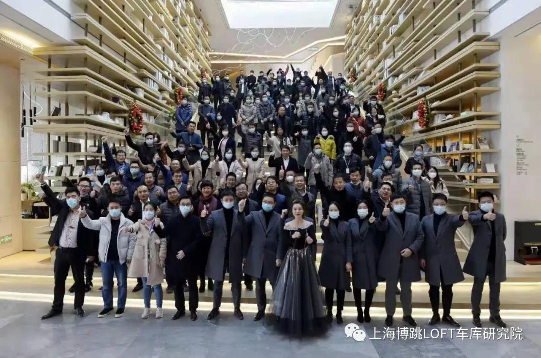 广西全国一百多人在华侨城汉口道6号参观研讨LOFT专利车库技术！